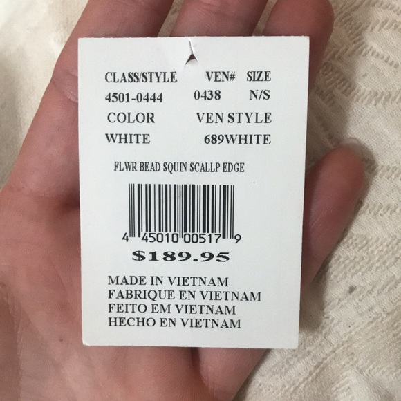 Waist length white veil with blusher - Picture 13 of 13